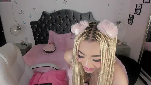 conny__curly webcam
