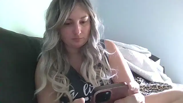 Emily33333 webcam