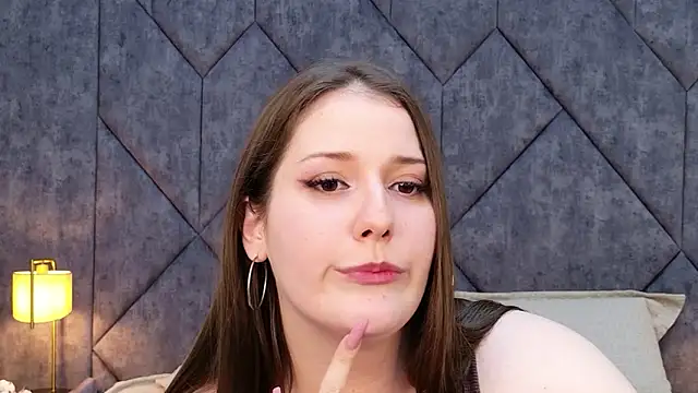 Anora_Mills webcam