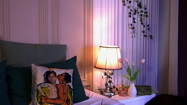 HornyPriestess webcam