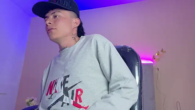nascary_fox (M twink) - tease  ass +oil