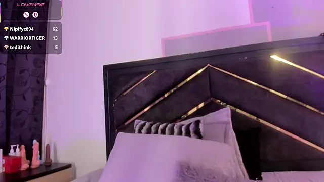 april_jones05 live cam preview on Stripchat