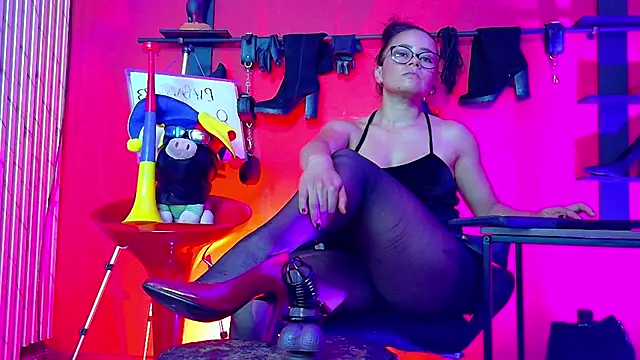 mistressslut1's live room