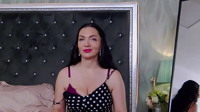 GraceMontclaire live sex cam
