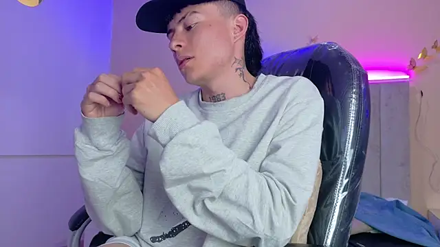nascary_fox (M twink) - tease  ass +oil