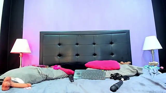 BustyGlow webcam