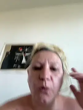 bakala93du34000 (G milf) - Changement de tenue