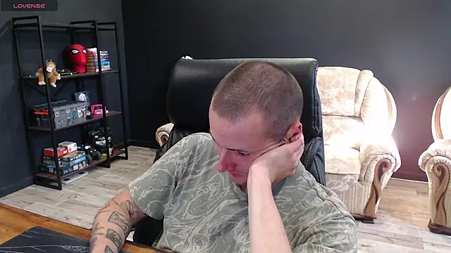 MihasikD live cam on StripChat