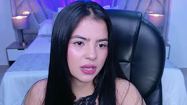 Layla_Breezee webcam