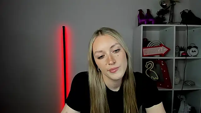 EvelynBlond webcam