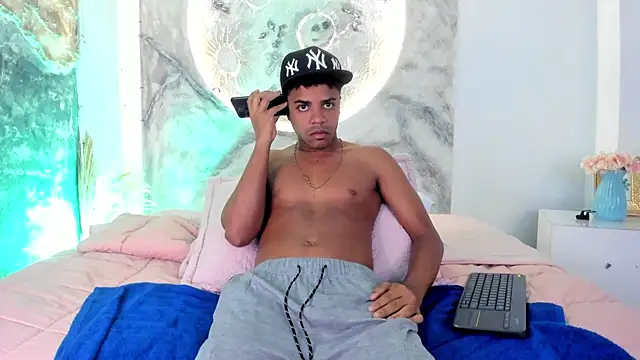 TaylorClay_ webcam