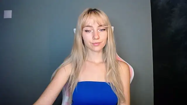 LuciaYoung webcam