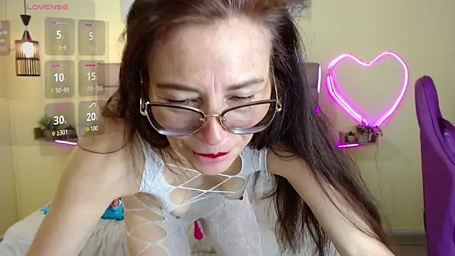 _naomi_s live cam on StripChat
