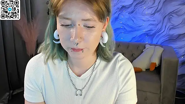 Elira_Vane webcam