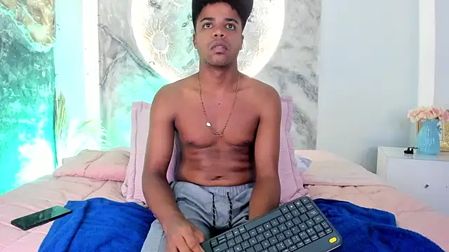 TaylorClay_ webcam