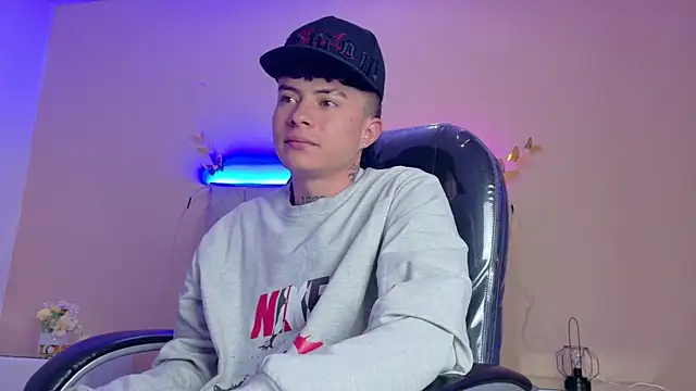 nascary_fox (M twink) - cum public