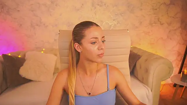 DoveLovee webcam