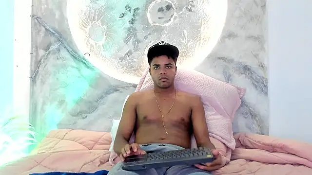 TaylorClay_ webcam