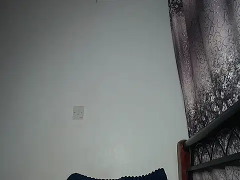 Whimsicalwillow live cam on StripChat