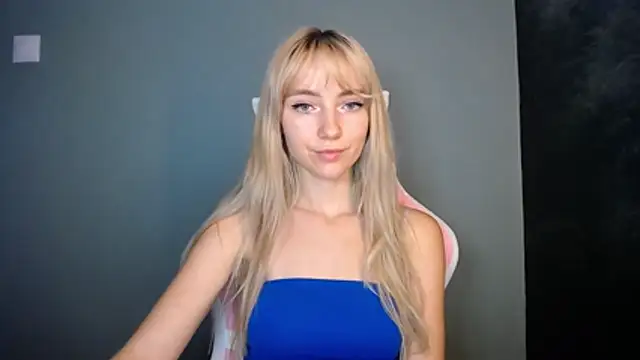 LuciaYoung webcam