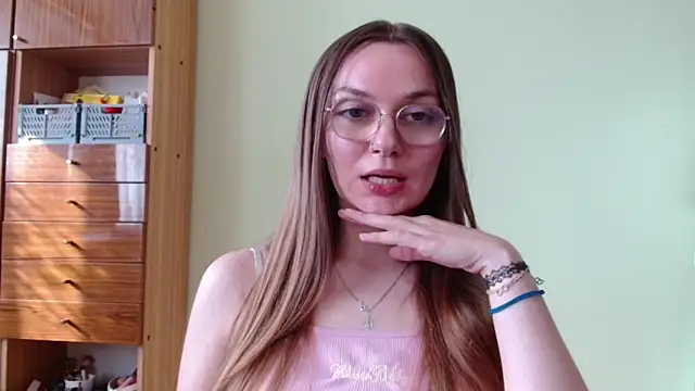 Watch LooveELLYx live on EroticFlix - High definition streams