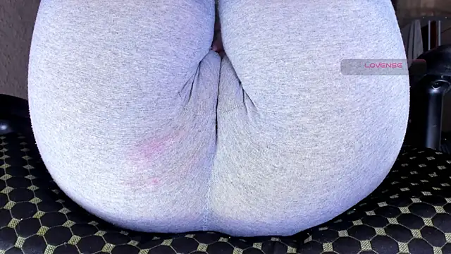 Cameltoe_squirt_inPants webcam
