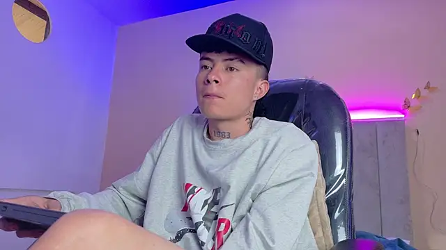 nascary_fox (M twink) - cum public