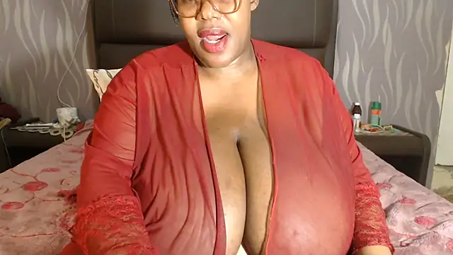 BoobsQueen46K webcam