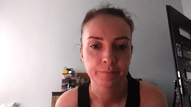 JenniferAlone webcam