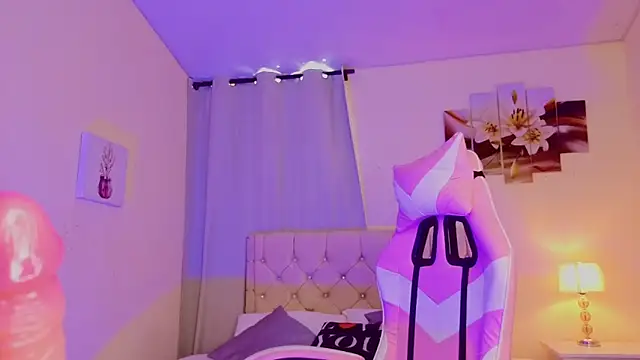 naomifire_ webcam