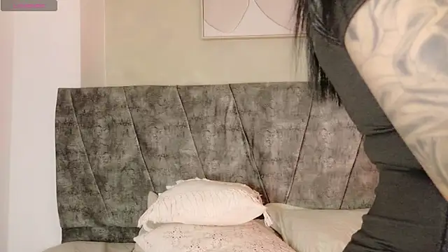 MadisonCollinss_ webcam