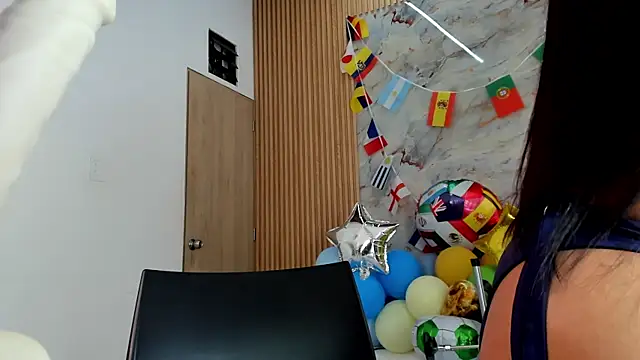 Any_topless webcam