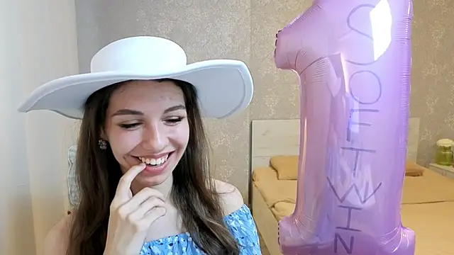 KellyShines webcam