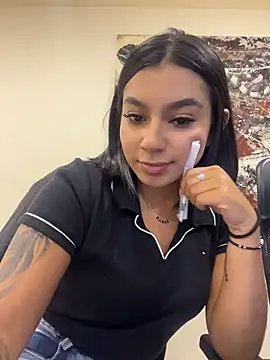 AlyssaRay webcam