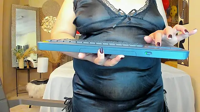 BBWLuxuryMuse webcam