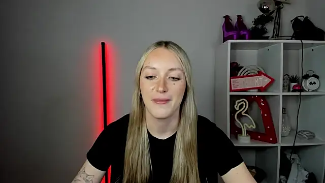 EvelynBlond webcam