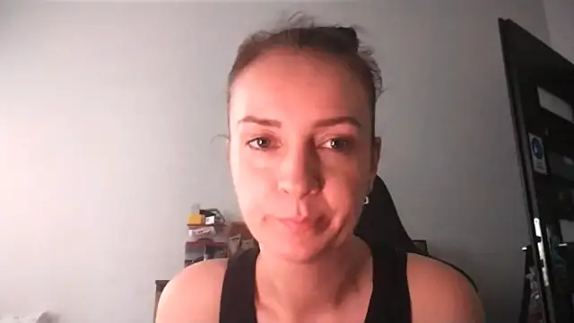 JenniferAlone webcam