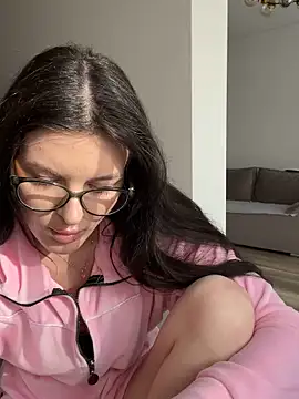little_belucci live cam on StripChat