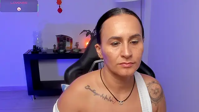 Sara_Charmy webcam