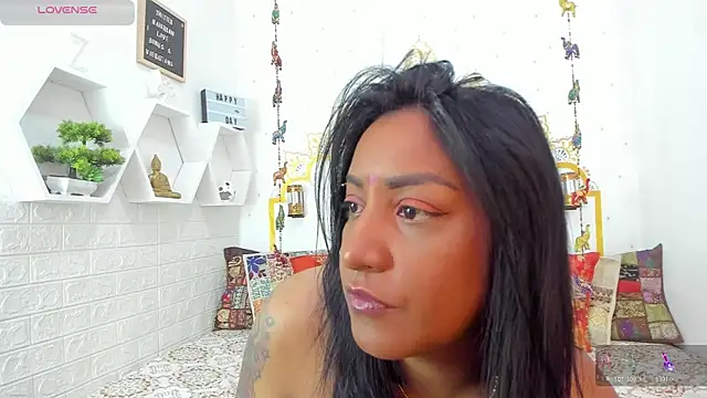 LadyNahir webcam