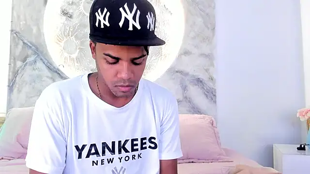TaylorClay_ webcam