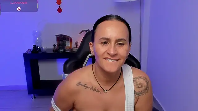 Sara_Charmy live cam on StripChat