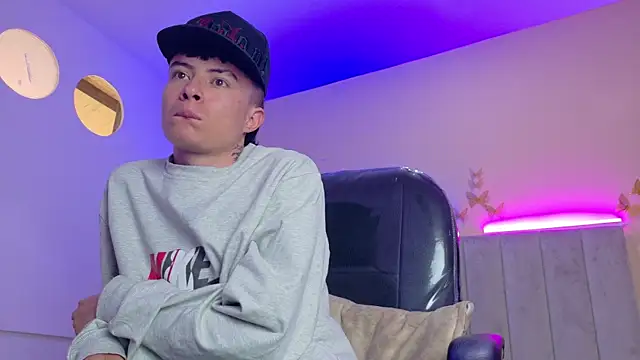nascary_fox (M twink) - show ass
