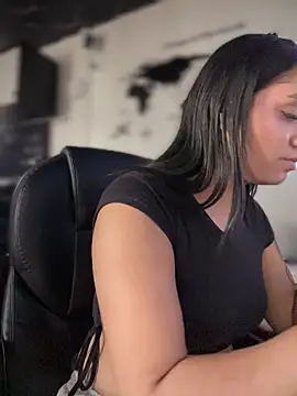 isabella-teen (F teen) - Dildo in my pussy🍌