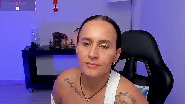 Sara_Charmy webcam