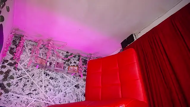 Model: hornytsblonde