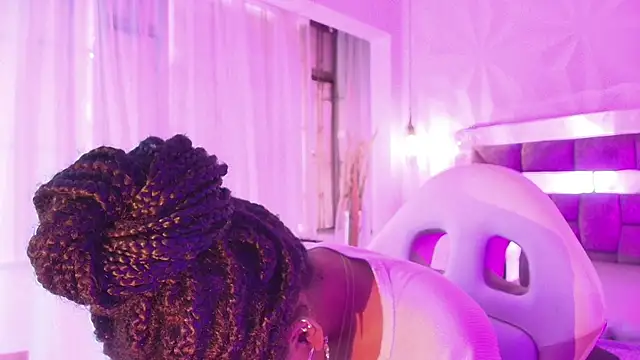 queen_perla_ (F young) - tits full of saliva