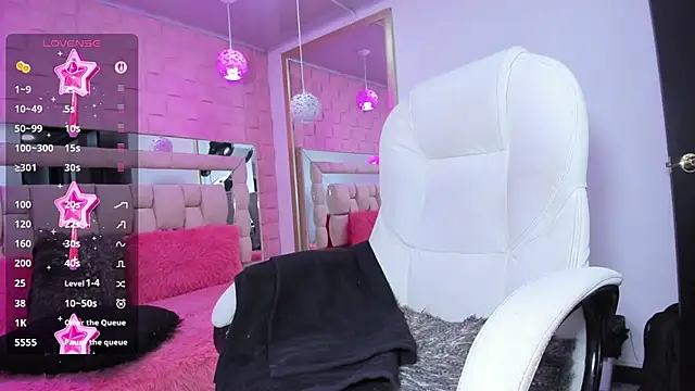 _laaura_ (F young) - footjob