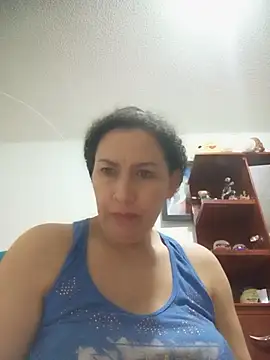 paulett15 (F milf) - Show ass finger