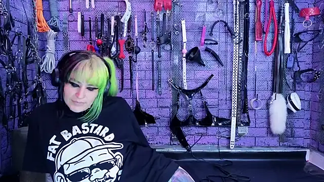 pandoranezz (Ask my age) - 100 spanks on pussy